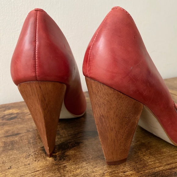 Aldo Red Leather / Wood Pumps - Picture 4 of 6